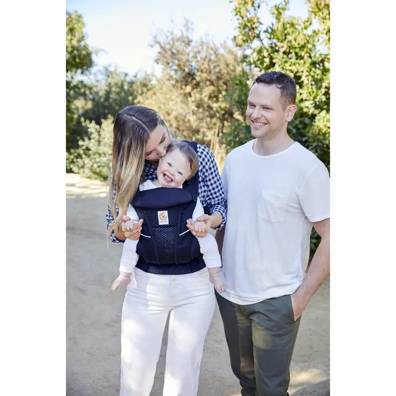 Ergobaby Midnight Blue Omni Breeze 2