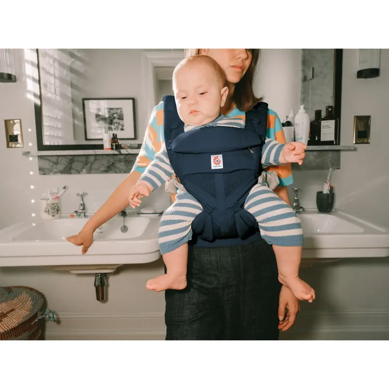 Ergobaby Midnigth Blue Omni Classic 2