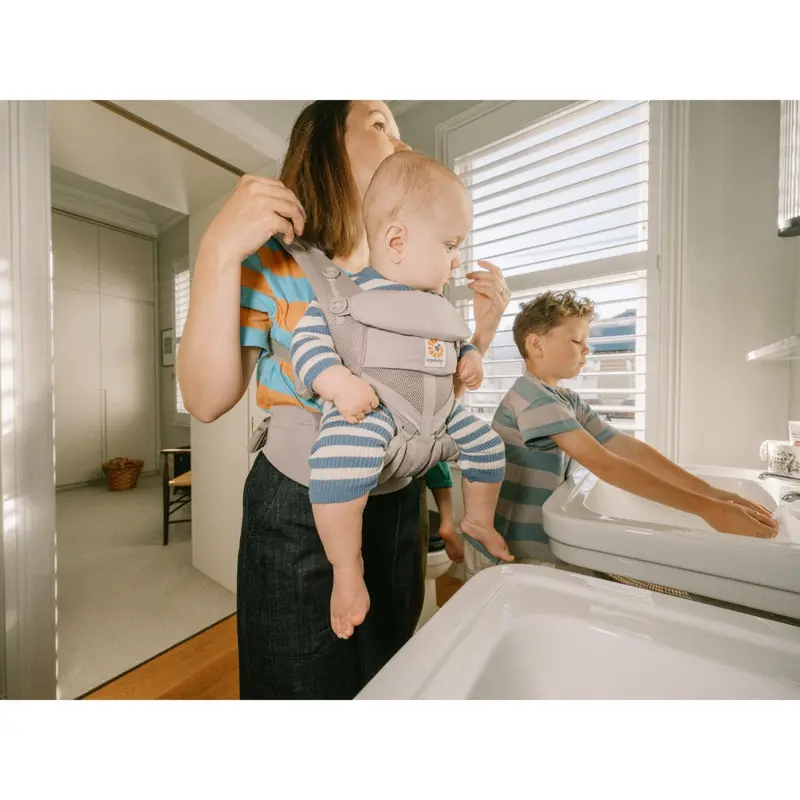 Ergobaby Pearl Grey Omni Classic 2
