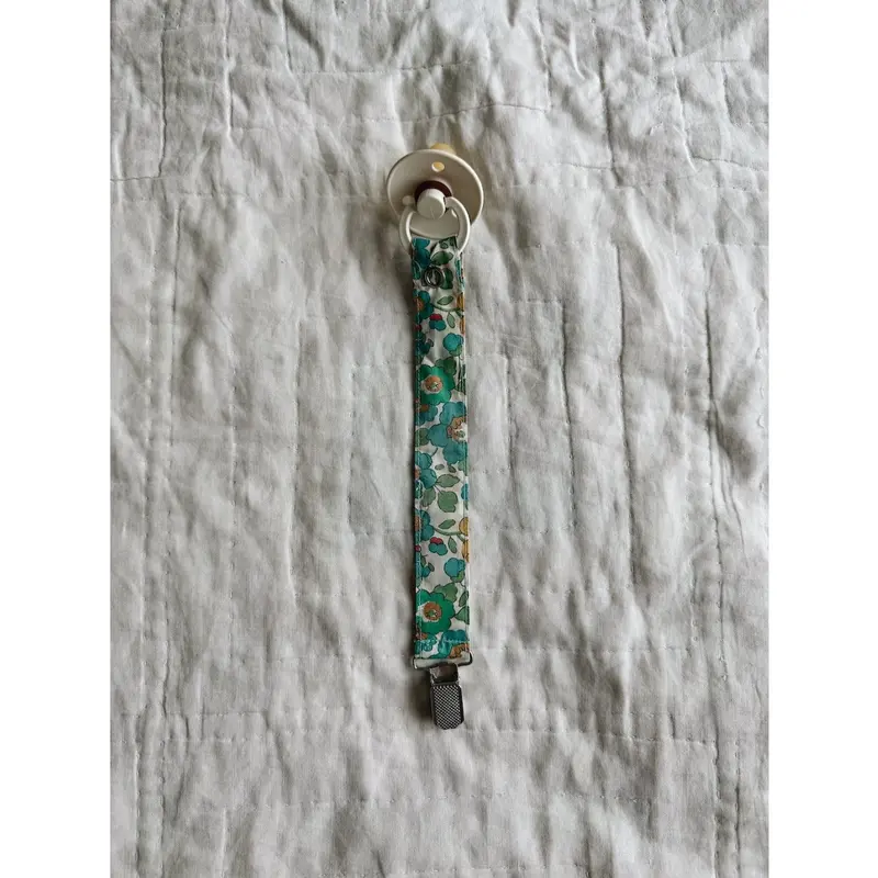 Lalaby Blue Betsy Pacifier Clip 1