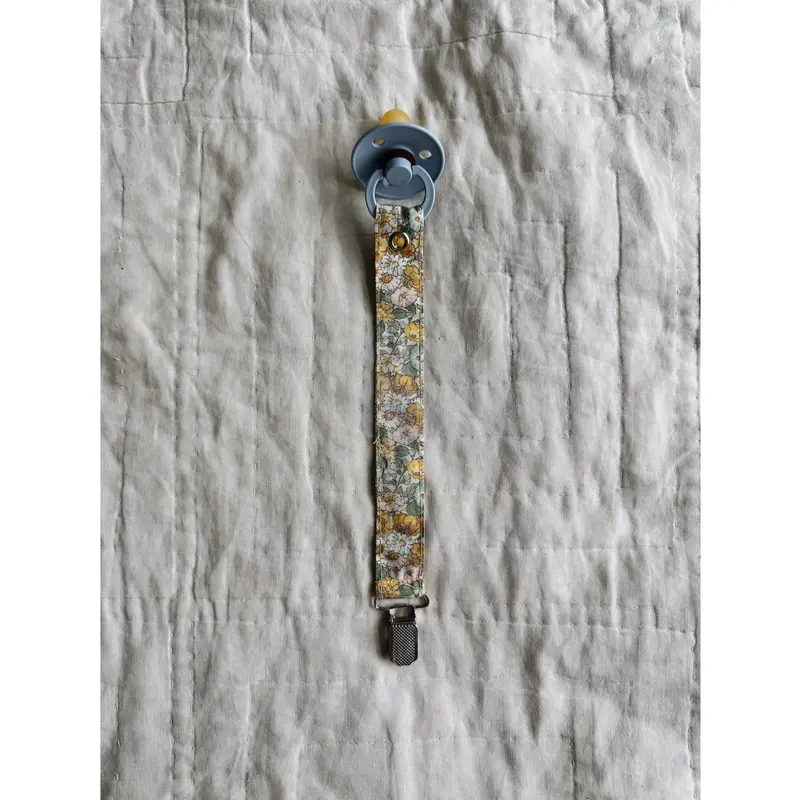 Lalaby Sunkissed Pacifier Clip 1