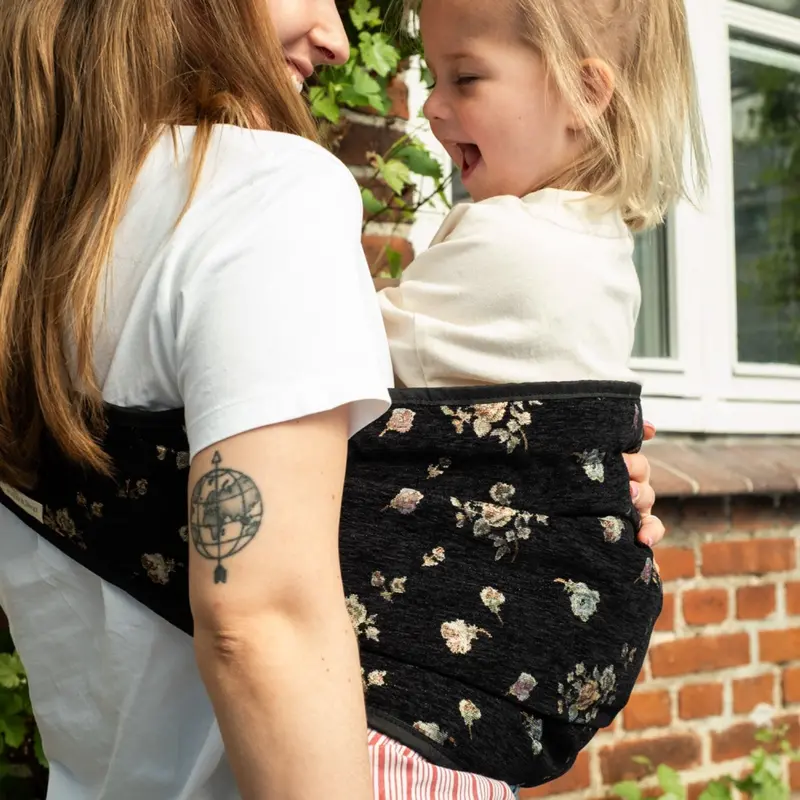 That's Mine Black Beauty Alvo Toddler Carrier 2